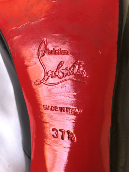 Christian Louboutin Authentic Size 7 Black Leather Simple Pumps