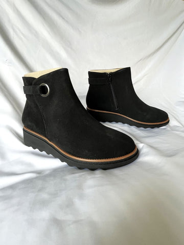 Clarks Size 9 Sharon Spring Black Suede Bootie