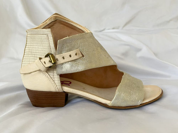 a.s.98 Lucus Size 7.5 Cream Metallic Sandals