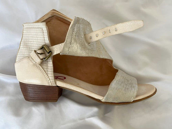 a.s.98 Lucus Size 7.5 Cream Metallic Sandals