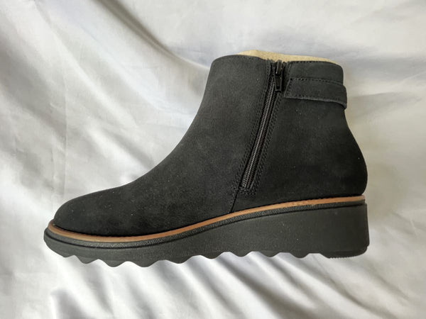 Clarks Size 9 Sharon Spring Black Suede Bootie