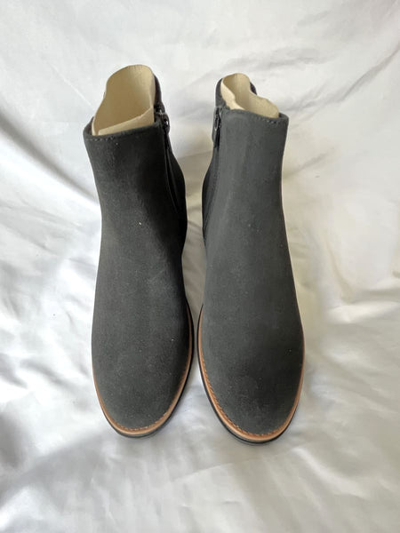 Clarks Size 9 Sharon Spring Black Suede Bootie