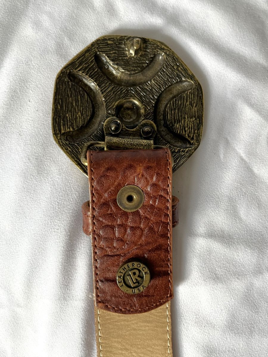 Leatherock Belt Buckle Textured Brown with Silver Rhinestone Embellishments Leatherock Size Large Brown Leather Belt Rhinestone Buckle  main image 4