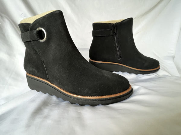 Clarks Size 9 Sharon Spring Black Suede Bootie