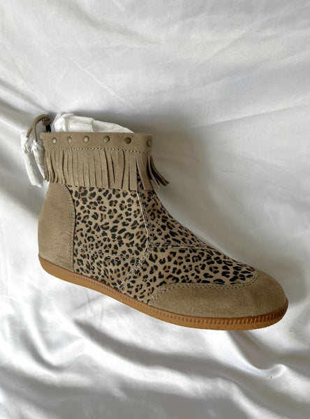 OTBT Size 8.5 Stanton Stone Leopard Print Boot - NEW