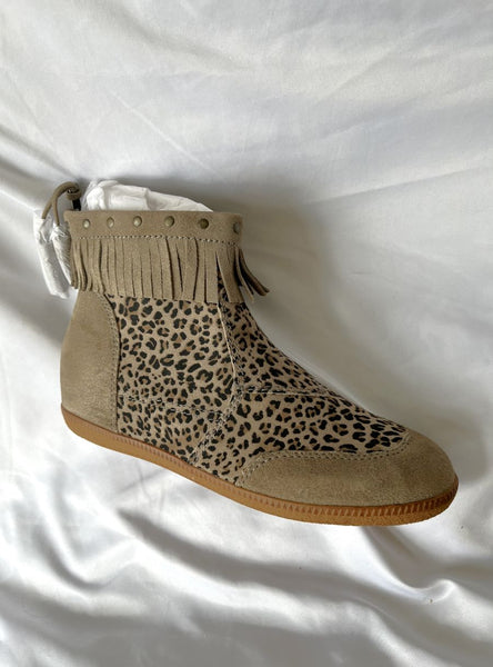 OTBT NEW Size 8.5 Stanton Stone Leopard Print Boot