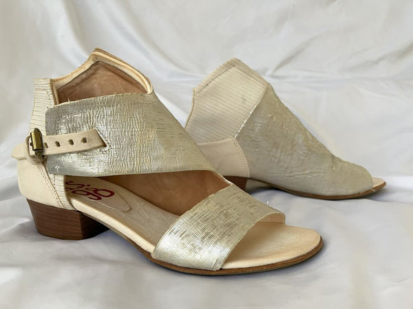 a.s.98 Lucus Size 7.5 Cream Metallic Sandals