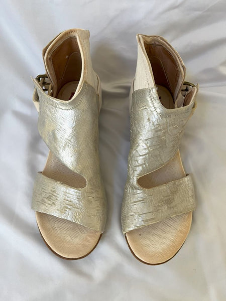 a.s.98 Lucus Size 7.5 Cream Metallic Sandals