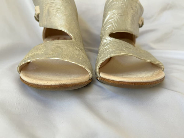 a.s.98 Lucus Size 7.5 Cream Metallic Sandals
