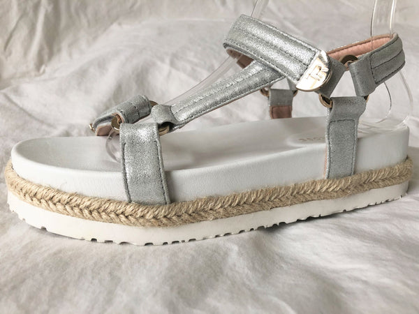 Taryn Rose Size 8 Lydia Silver Leather Sandals - NEW - CLEARANCE