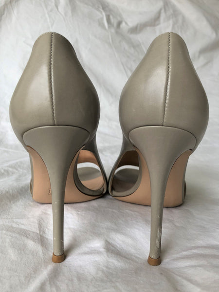 Gianvito Rossi Size 6 Demi Gray Open Toe Pumps