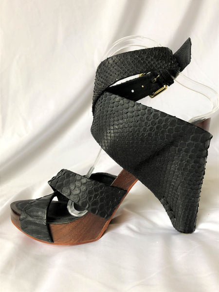 The Tui Collection Size 8.5 Black Snakeskin Platform Sandals