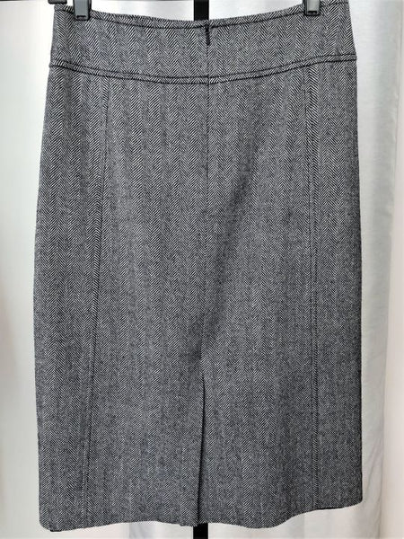 Tory Burch Size 6 Navy and White Tweed Skirt - CLEARANCE