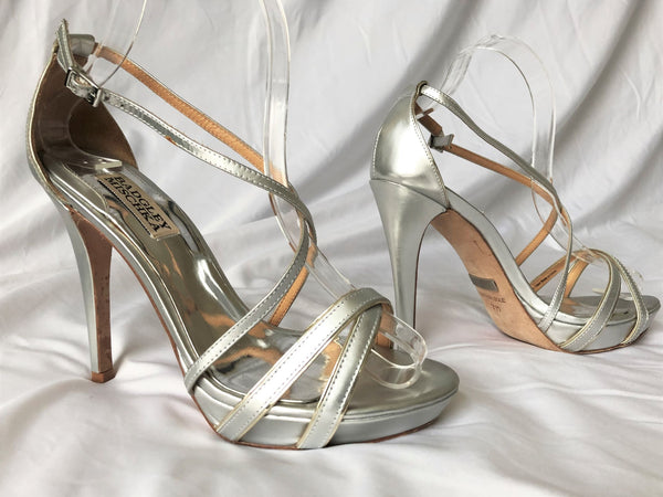 Badgley Mischka Size 7 Fierce Silver Leather Sandals