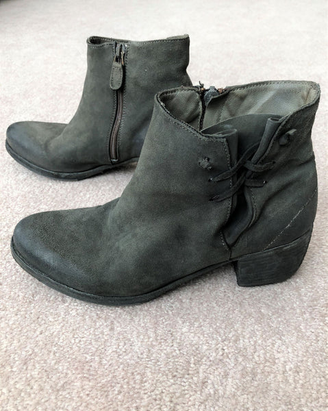 Gidigio Size 6 Gray Green Booties - CLEARANCE