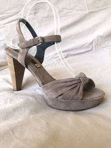 Alberto Fermani Size 8.5 Gray Suede Sandals