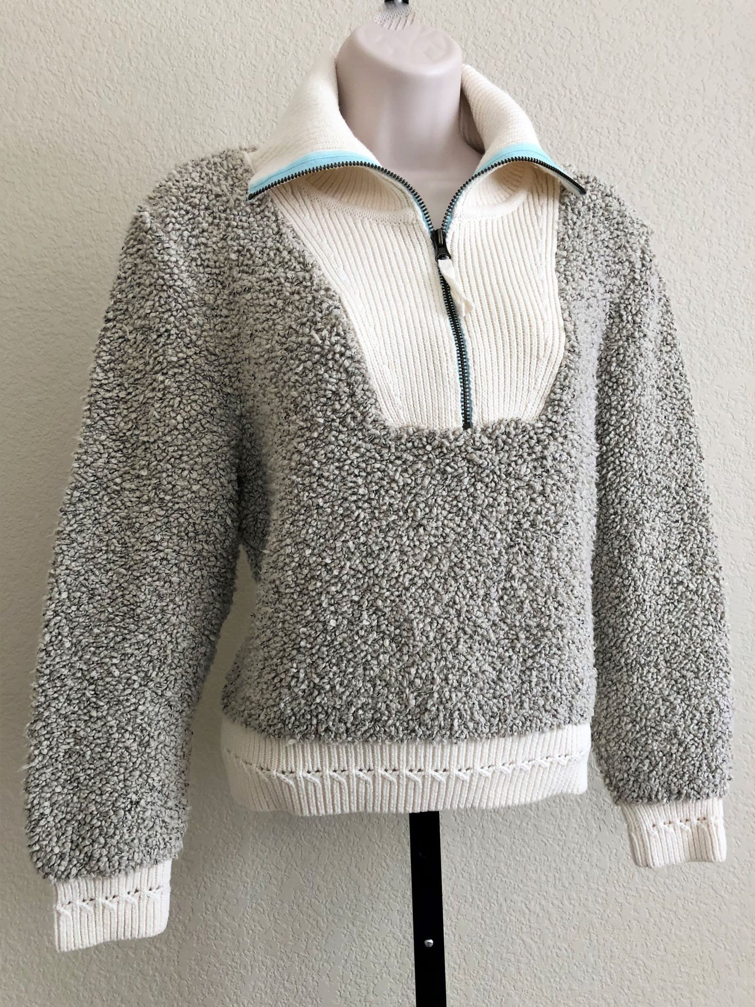 MOTH Anthropologie MEDIUM Gray Nubby Sweater