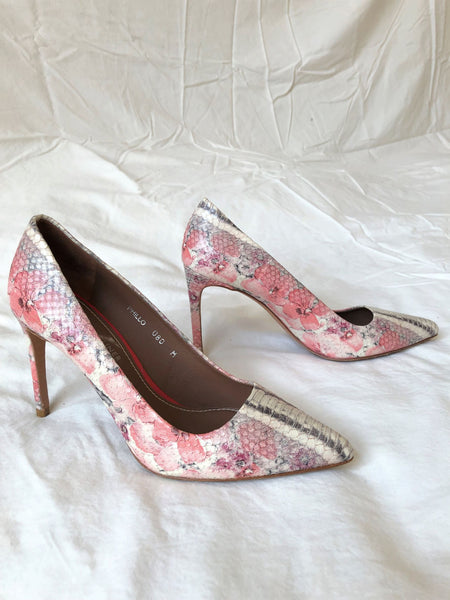 Donald Pliner Size 8 Phillo Pink Floral Pump