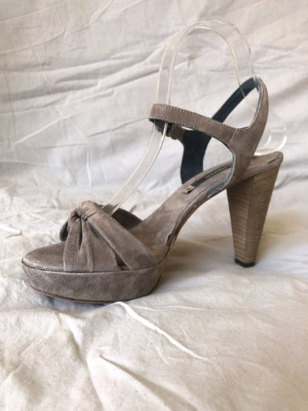 Alberto Fermani Size 8.5 Gray Suede Sandals