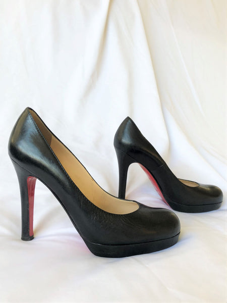 Christian Louboutin Authentic Size 7 Black Leather Simple Pumps