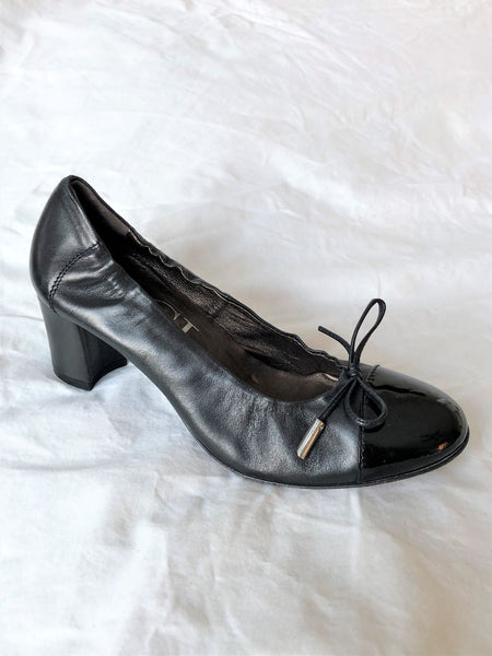 AGL Size 7 Black Leather Bow Pumps