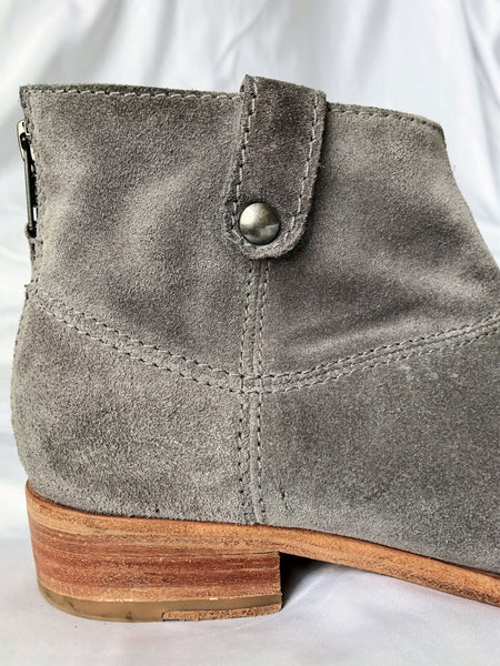 Johnston & Murphy Size 6.5 Gray Suede Boots