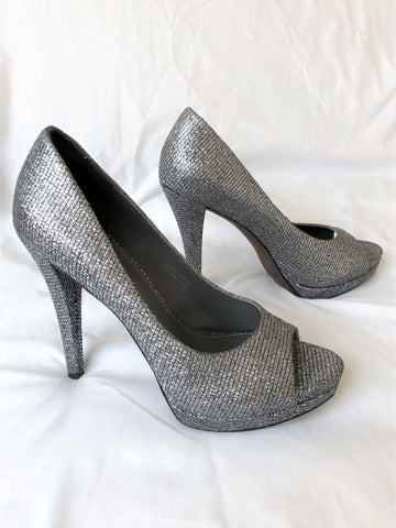 Vera Wang Size 9 Selima Silver Glitter Pumps - NWOT