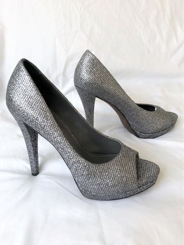 Vera Wang Size 9 Selima Silver Glitter Pumps