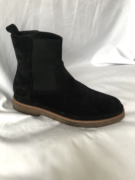 VINCE Size 6 Chelsea Black Suede Booties