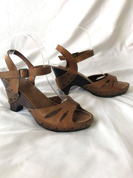 Frye Size 7.5 Brown Leather Studded Sandals