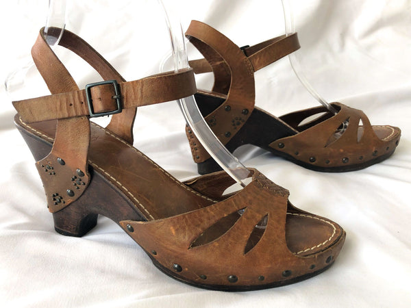 Frye Size 7.5 Brown Leather Studded Sandals