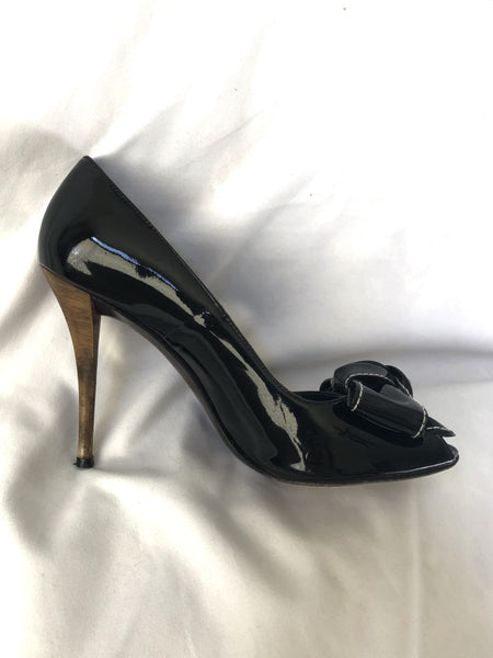 Stuart Weitzman Size 6.5 Woodbow Black Patent Pump