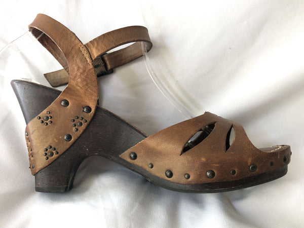 Frye Size 7.5 Brown Leather Studded Sandals