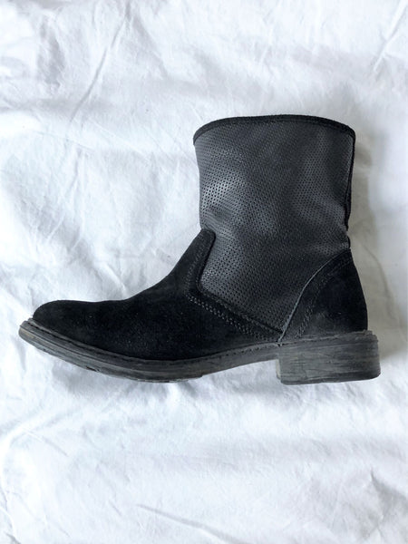 Sundance Size 7 Black Suede Boots