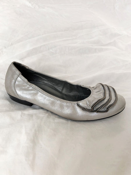 Paul Green Size 7.5 Epic Silver Zipper Flats