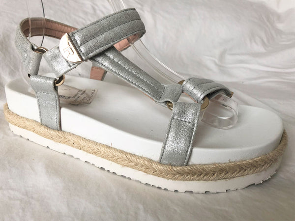 Taryn Rose Size 8 Lydia Silver Leather Sandals