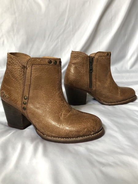 Bed Stu Size 6 Tan Yell Boot