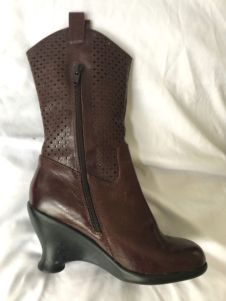 John Fluevog Size 7 Friends Rona Brown Boots