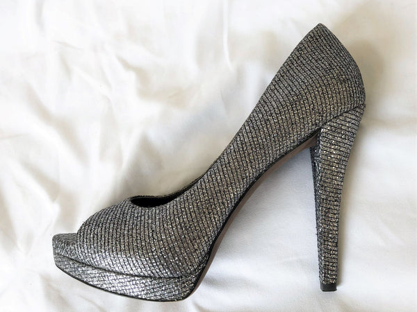 Vera Wang Size 9 Selima Silver Glitter Pumps