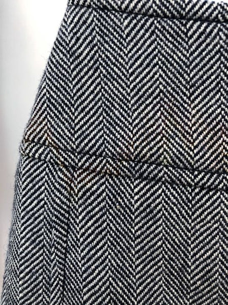 Tory Burch Size 6 Navy and White Tweed Skirt - CLEARANCE
