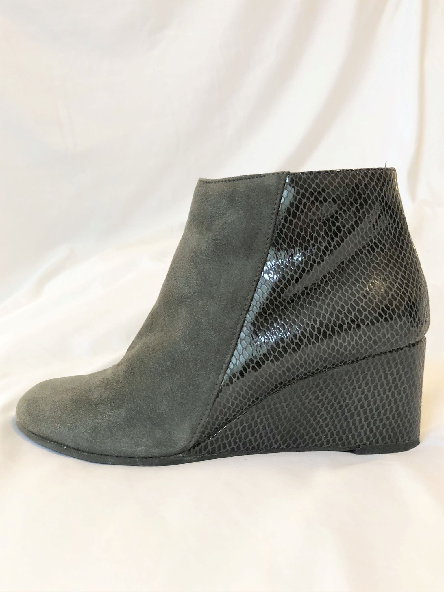 Aquatalia Size 6.5 Gray Leather Wedge Boots