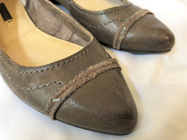 Frye Size 6 Taupe Leather Flats