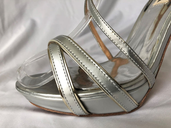 Badgley Mischka Size 7 Fierce Silver Leather Sandals