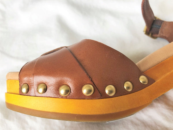 UGG Size 6 Janie Caramel Leather Sandals - NWOT