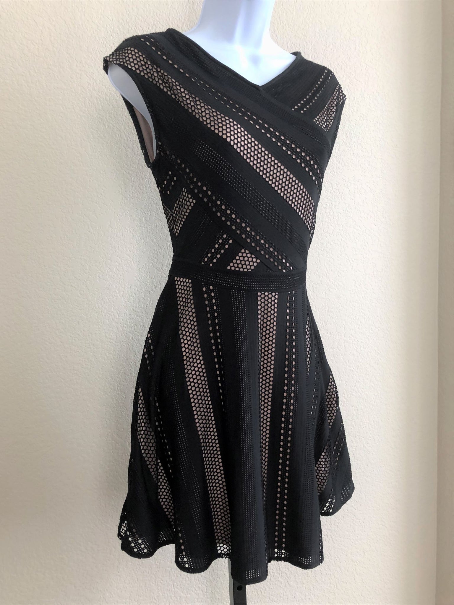 Bcbgmaxazria black lace dress deals