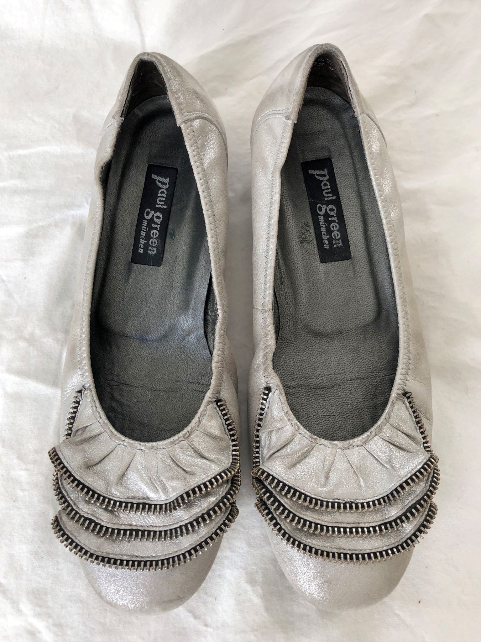 Paul Green Size 7.5 Epic Silver Zipper Flats