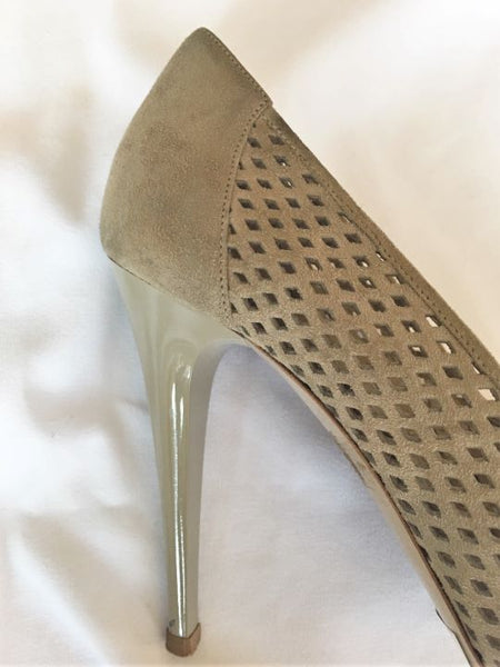 Bruno Magli Size 6.5 Gray Beige Peep Toe Pumps