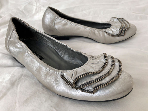 Paul Green Size 7.5 Epic Silver Zipper Flats - CLEARANCE