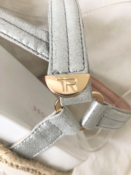 Taryn Rose Size 8 Lydia Silver Leather Sandals - NEW - CLEARANCE