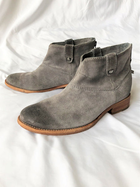 Johnston & Murphy Size 6.5 Gray Suede Boots